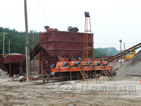 對輥式破碎機客戶現(xiàn)場