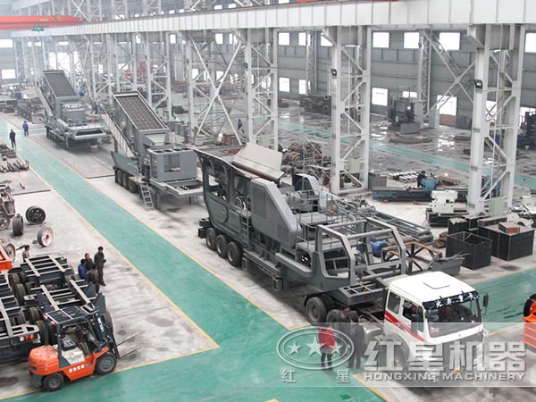 移動(dòng)式破碎機(jī)廠家車間一角