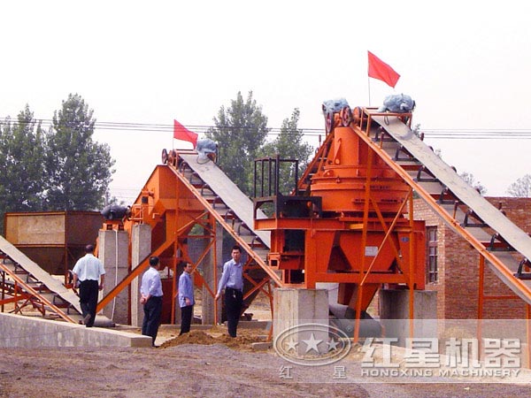 硅石制砂機生產現(xiàn)場