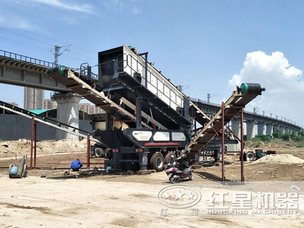 紅星移動(dòng)破碎站生產(chǎn)現(xiàn)場(chǎng)