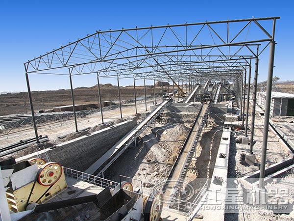 時(shí)產(chǎn)1000噸的石料生產(chǎn)線(xiàn)現(xiàn)場(chǎng)