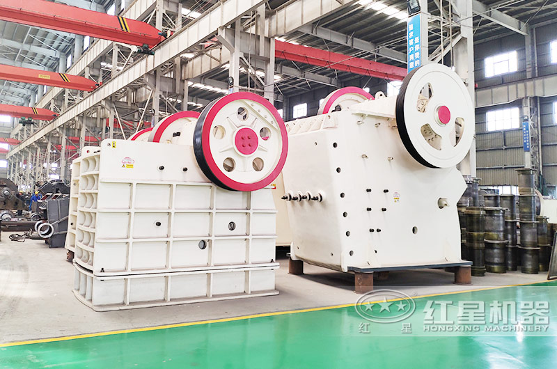 顎式破碎機(jī)現(xiàn)場(chǎng)實(shí)拍圖