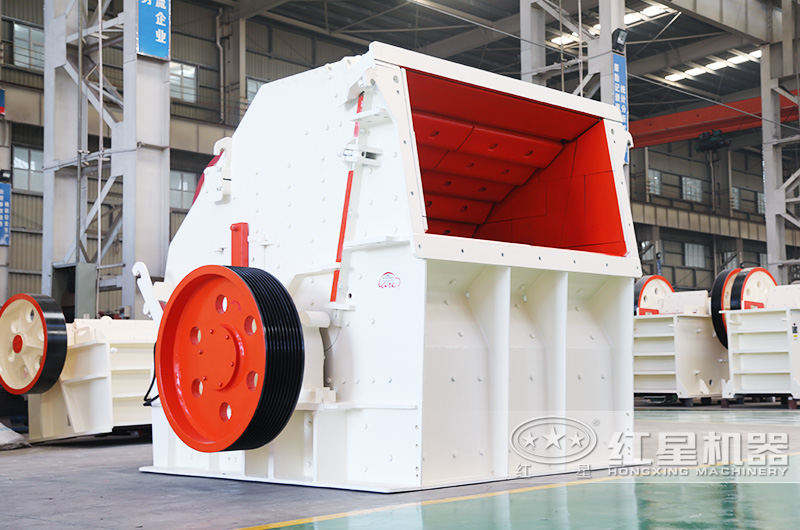 反擊式破碎機(jī)現(xiàn)場(chǎng)實(shí)拍圖