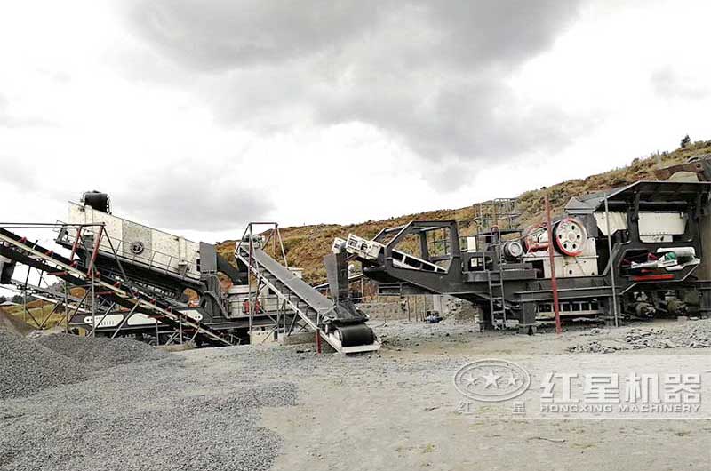 移動破碎機(jī)現(xiàn)場