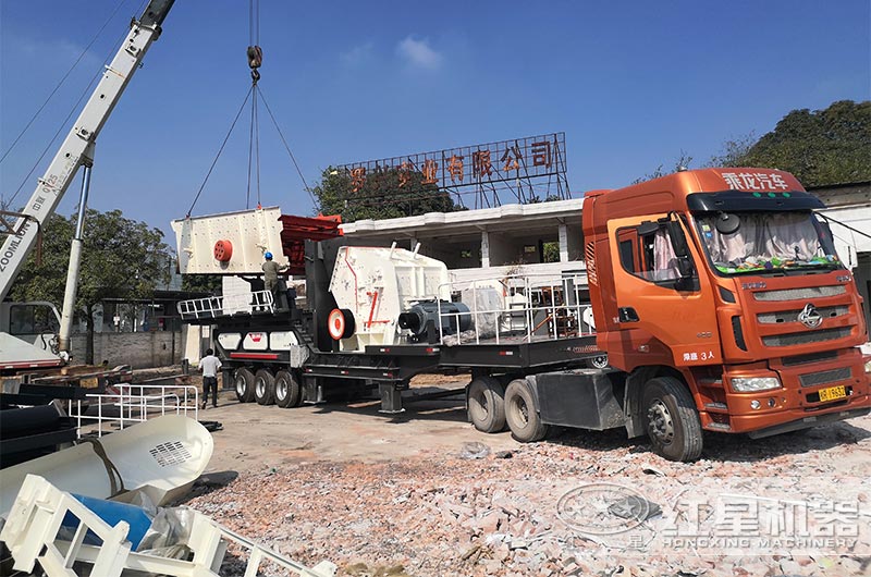 反擊式移動(dòng)破碎機(jī)