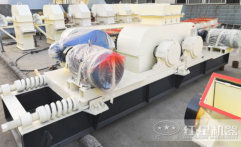 硅鐵對(duì)輥破碎機(jī)現(xiàn)場(chǎng)實(shí)拍