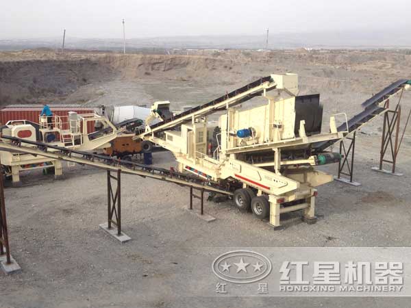 移動(dòng)破碎站作業(yè)現(xiàn)場(chǎng)無(wú)粉塵污染