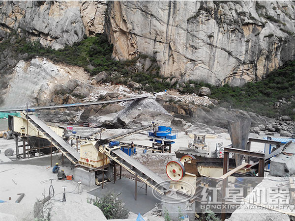 全套石料生產(chǎn)線作業(yè)現(xiàn)場(chǎng)