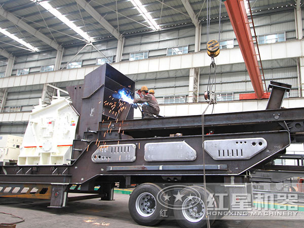 紅星小型流動(dòng)砸石機(jī)生產(chǎn)車間