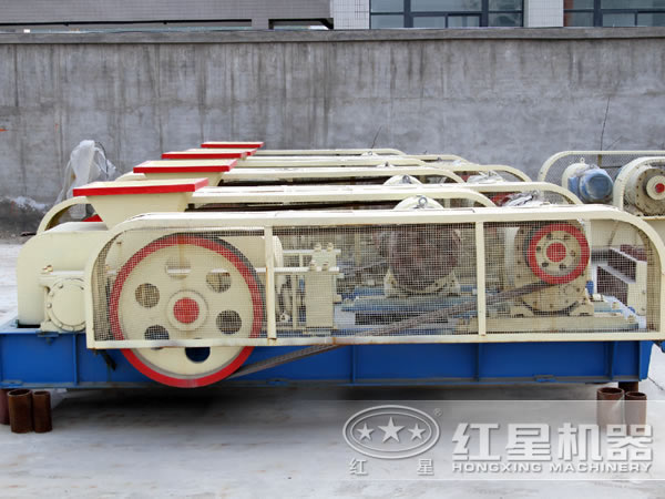 紅星對(duì)輥式破碎機(jī)廠家 紅星對(duì)輥式破碎機(jī)廠家