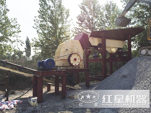 紅星菱鐵礦錘式破碎機應用現(xiàn)場