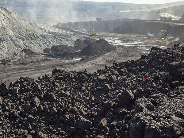 煤炭開采現(xiàn)場(chǎng) 煤炭開采現(xiàn)場(chǎng)