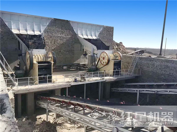一天三四千噸顎式破石機作業(yè)現場
