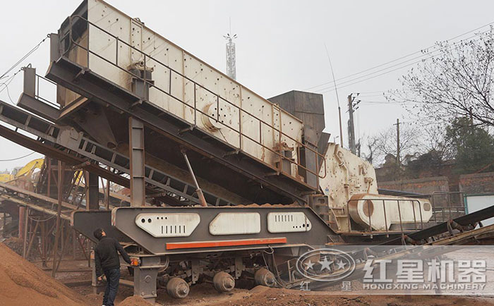 反擊式移動(dòng)破碎機(jī)現(xiàn)場