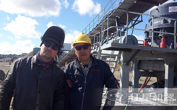 紅星工作人員到現(xiàn)場(chǎng)指導(dǎo)客戶安裝并試運(yùn)行-合照