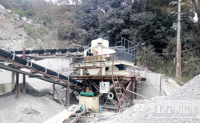 打砂機(jī)粉碎機(jī)作業(yè)現(xiàn)場(chǎng)