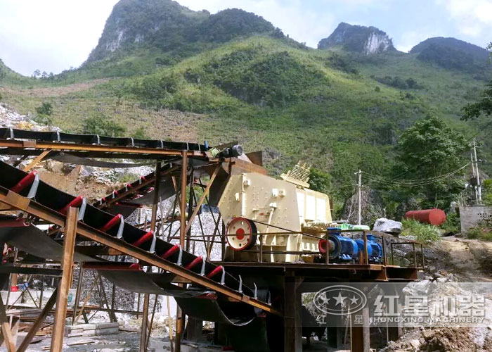 反擊式破碎機(jī)施工現(xiàn)場