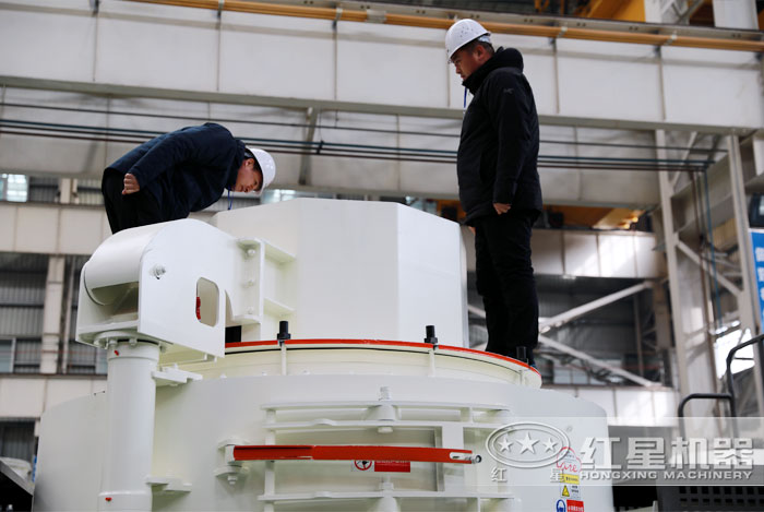 風(fēng)化石制砂機(jī)廠家—用戶來(lái)廠了解設(shè)備詳情