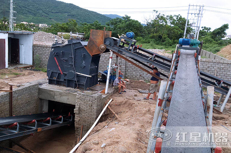 碎石生產(chǎn)線中的反擊式破碎機(jī)