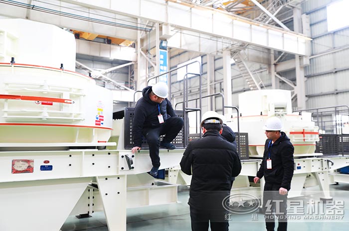 浙江麗水用戶來河南紅星參觀考察打石砂機(jī)