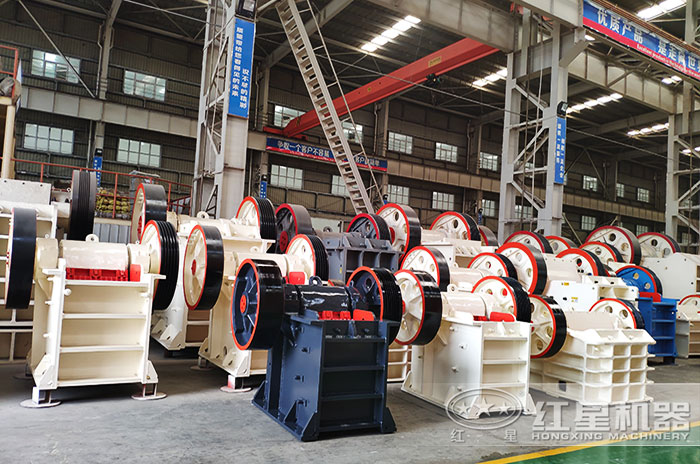 常用的小型石子破碎機生產(chǎn)車間