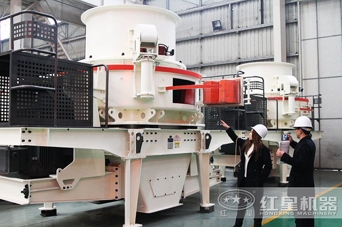 客戶到紅星機(jī)器車間考察設(shè)備