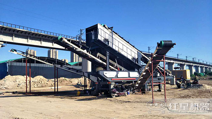 移動(dòng)破碎站工作現(xiàn)場