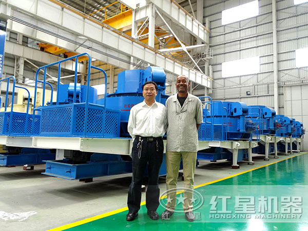 客戶到紅星機器制砂廠參觀設(shè)備