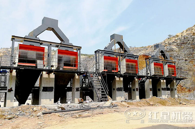 振動(dòng)篩安裝現(xiàn)場(chǎng)