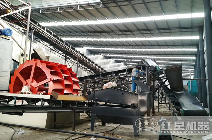 洗砂機(jī)現(xiàn)場(chǎng)作業(yè)