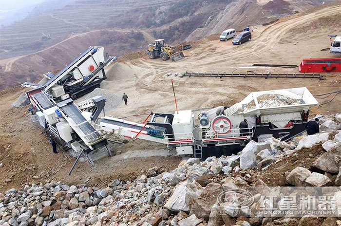 移動式大型石頭破碎機(jī)加工現(xiàn)場