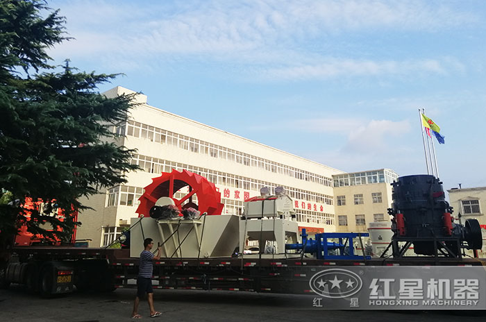 紅星機器碎石制砂設備發(fā)貨現場