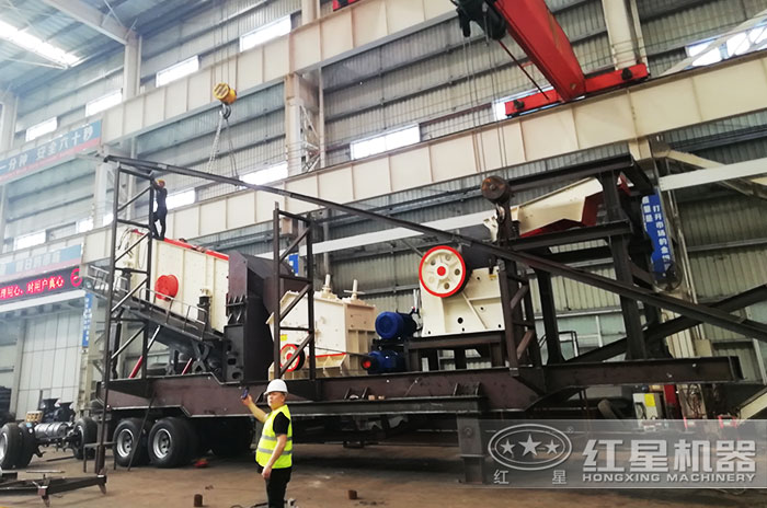 四合一移動(dòng)刻石機(jī)鑄造車(chē)間