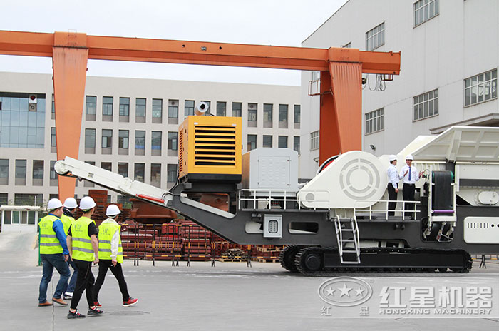 客戶到紅星廠區(qū)參觀設備