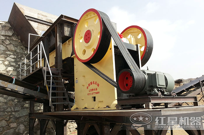 顎破建筑骨料破碎現(xiàn)場