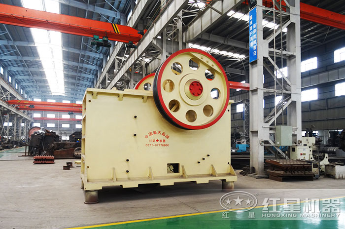 PE-顎式破碎機生產(chǎn)車間