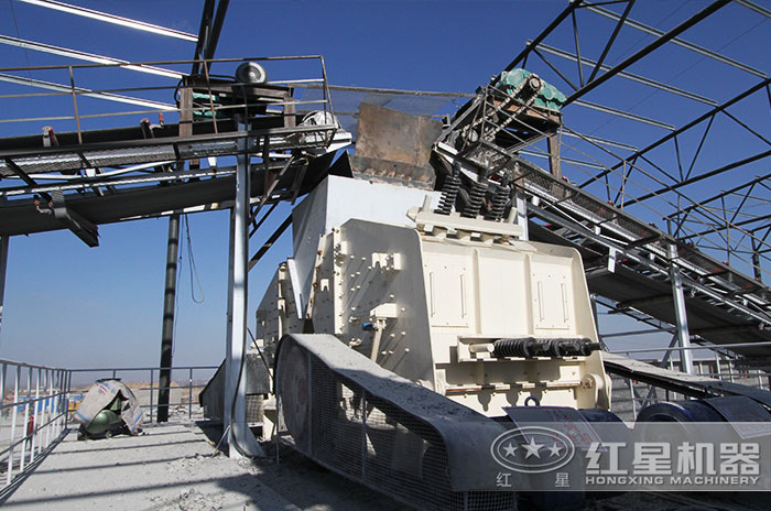 反擊式破碎機(jī)生產(chǎn)加工現(xiàn)場(chǎng)