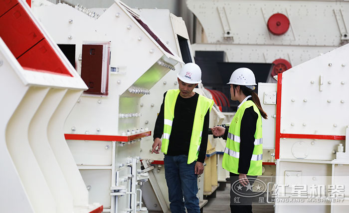 客戶(hù)到紅星機(jī)器廠(chǎng)區(qū)參觀(guān)考察設(shè)備