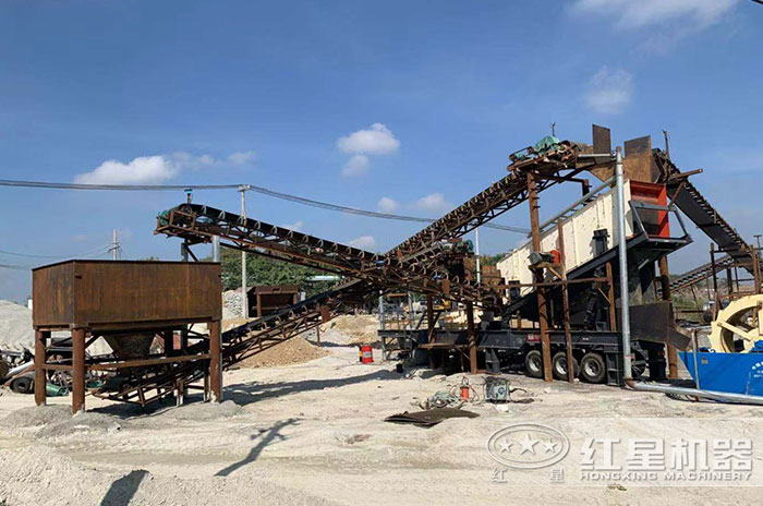 紅星用戶移動式河卵石打砂機作業(yè)現(xiàn)場