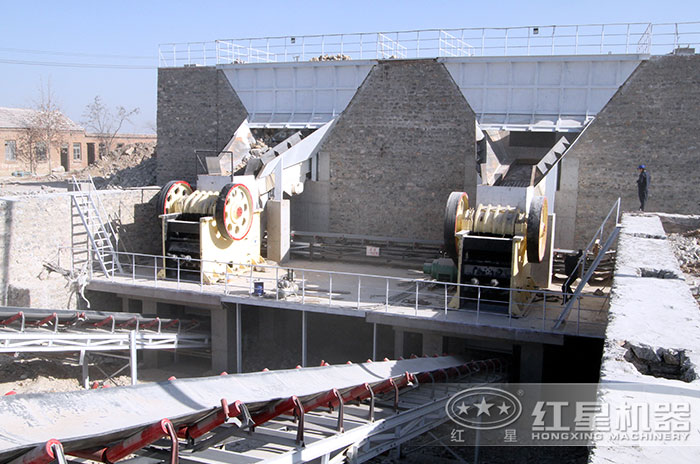 顎式破碎機(jī)施工現(xiàn)場