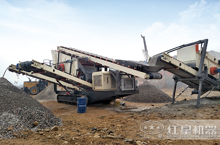 移動(dòng)砂石料破碎生產(chǎn)線設(shè)備加工現(xiàn)場(chǎng)