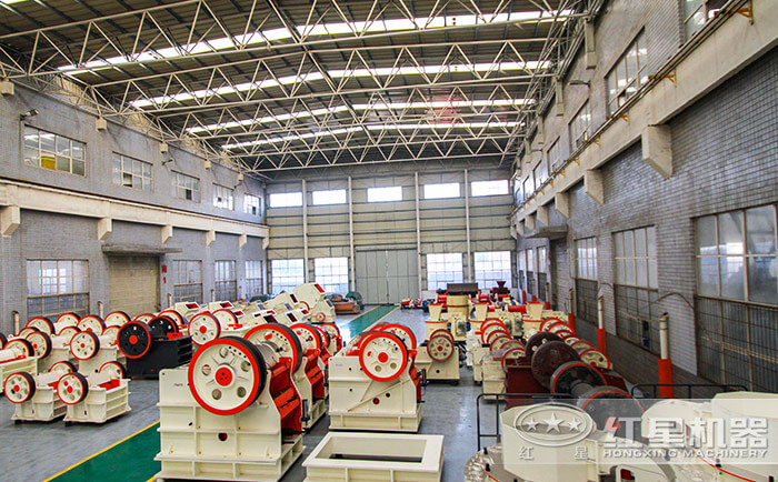 顎式石頭破碎機(jī)設(shè)備生產(chǎn)車間