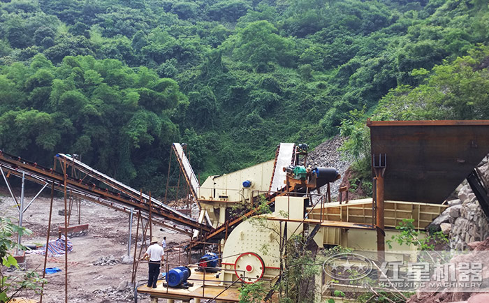 錘式破碎機(jī)客戶加工現(xiàn)場