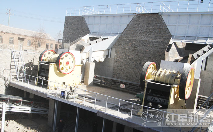 可以“打頭陣”的顎式破碎機設備加工現(xiàn)場