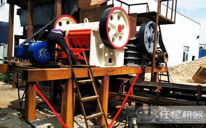 細(xì)顎破碎機加工現(xiàn)場展示