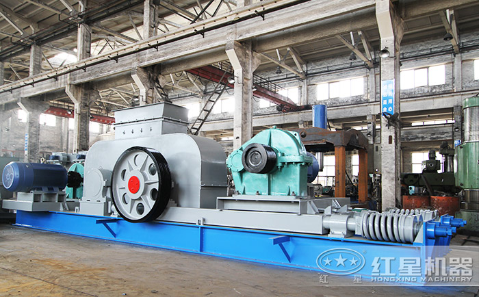 大型對輥制砂機(jī)設(shè)備生產(chǎn)車間