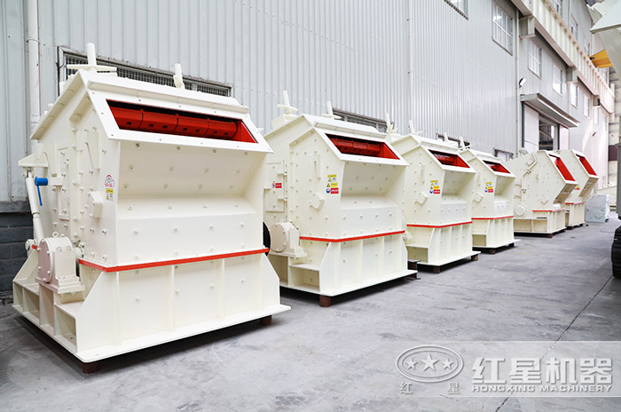 反擊式破碎機生產(chǎn)車間