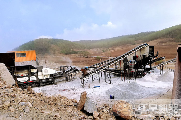 移動破碎設備制沙加工現(xiàn)場