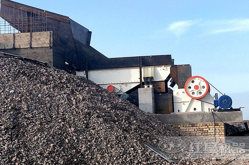 顎式破碎機作業(yè)現(xiàn)場 顎式破碎機作業(yè)現(xiàn)場