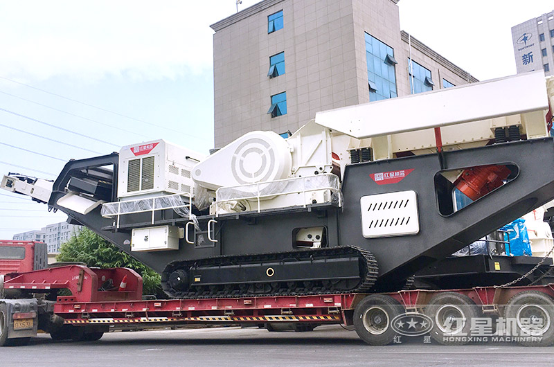 移動式的大型鄂式破碎機(jī)